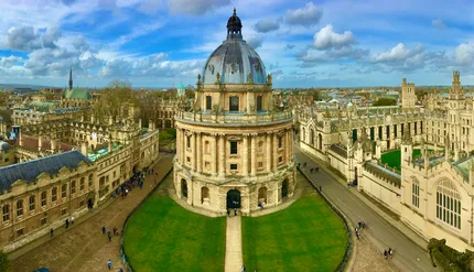 Oxford: Colleges, Bookshops, and Riverside Walks