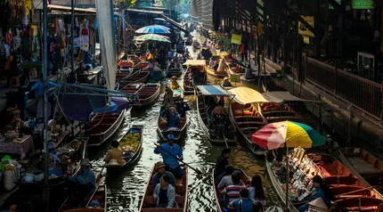 damnoen saduak floating market